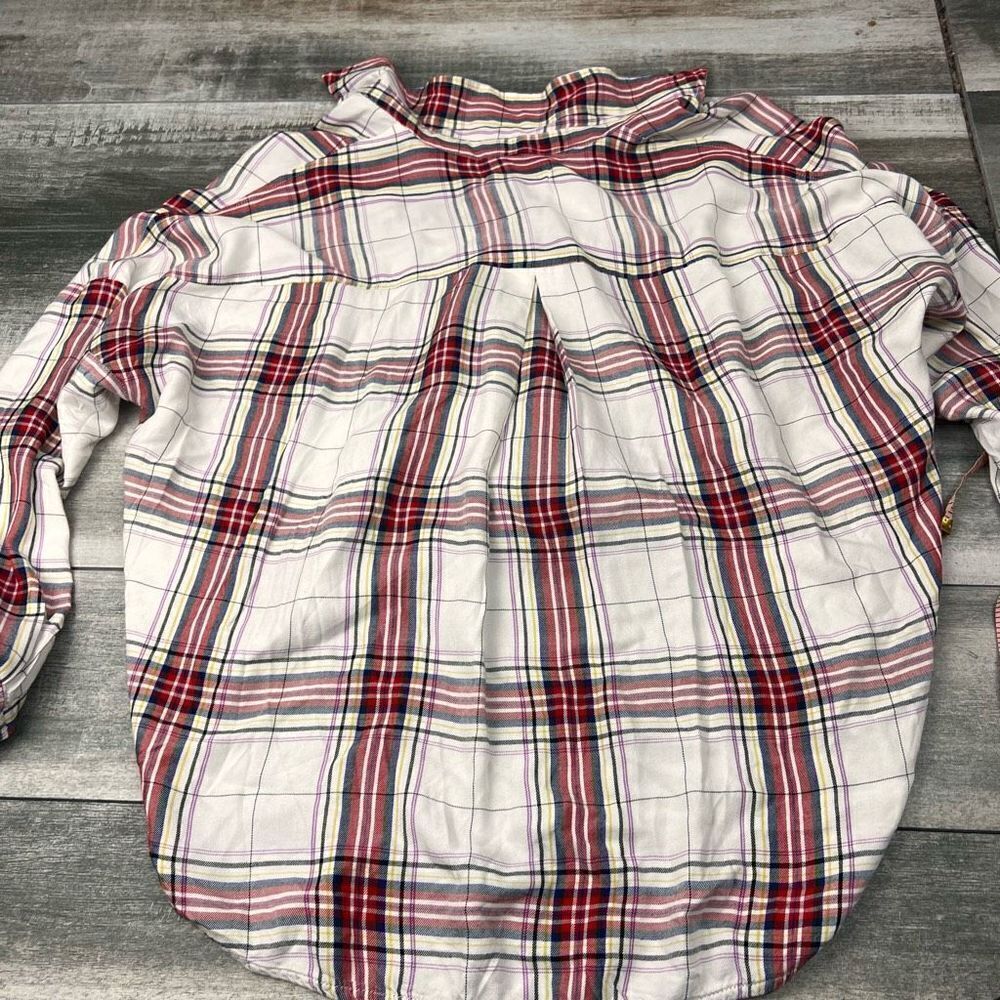 ‎Lou & Grey plaid pullover blouse - Picture 6 of 8